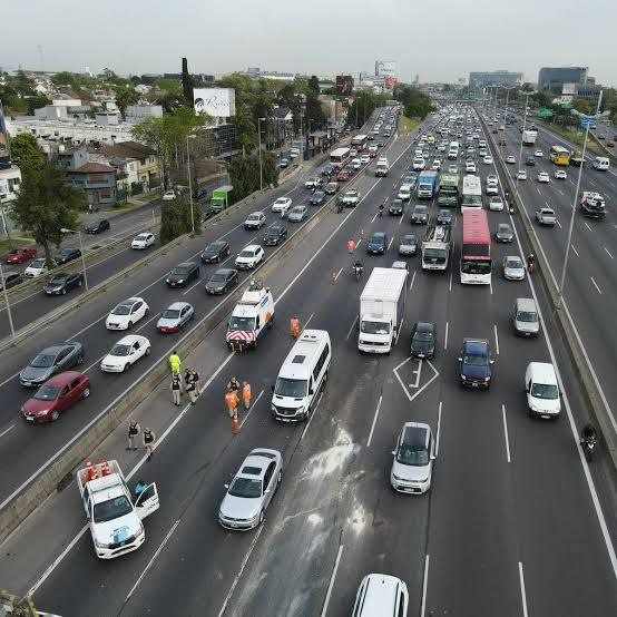 Imagen asociada a Alerta de tránsito (en verificación): no tenemos confirmación de ubicación, tipo de incidente ni estado de circulación para el reporte recibido