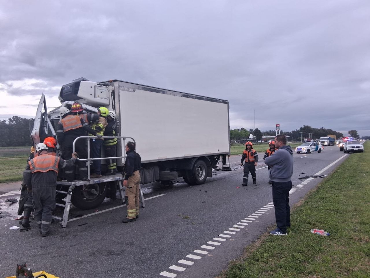 Imagen asociada a Alerta de tránsito: Ruta 9 km 134 y 109 (mano hacia CABA) por choque de camiones